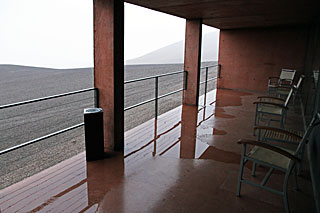 Vista de la Residencia en Paranal durante la inusual tormenta