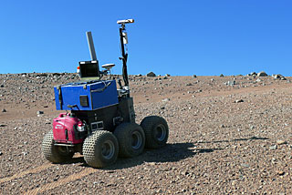 O rover autônomo Seeker da ESA durante testes no Paranal