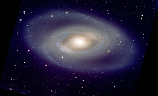 Obří vesmírné oko NGC 1350