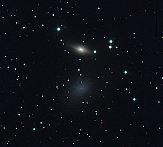 Slabá trpasličí galaxie a její nepřehlédnutelný společník