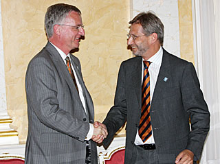 Rakousko vstupuje do ESO (2008)