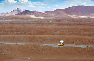 An ALMA antenna en route to the plateau of Chajnantor for the first time