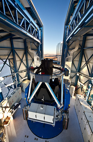 O Telescópio de Pesquisa VLT: o maior telescópio do mundo desenvolvido para inquéritos visíveis céu de luz
