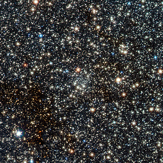 Imagen de VISTA del recién descubierto cúmulo globular VVV CL002 cerca del centro de la Vía Láctea