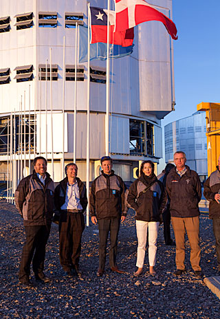 Das dänische Kronprinzenpaar auf der Beobachtungsplattform des Very Large Telescope der ESO