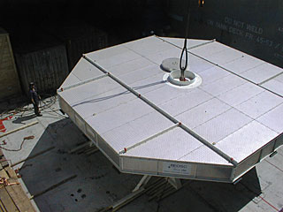 Southern Light shines on the 8.2-m VLT Mirror