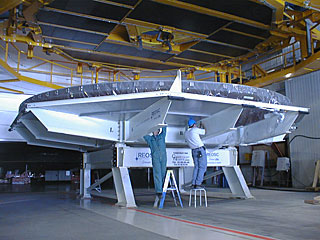 Removing the Cover of the 8.2-m Mirror