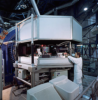 UVES at KUEYEN with cover partially lifted