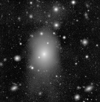 Galaxie v kupě Abell 496