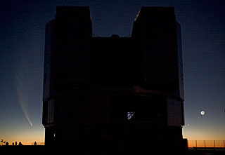 Comet McNaught, the  Moon, Venus and the VLT