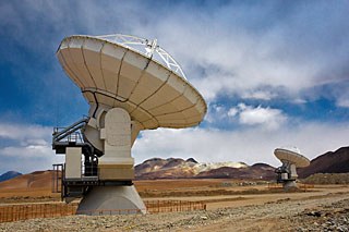 Two ALMA antennas on Chajnantor