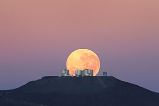 Visão surpreendente em Cerro Paranal, Home of Very Large Telescope do ESO * - Moonset dramática
