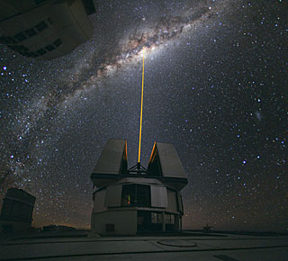 Um feixe de laser * Para a Via Láctea Centro