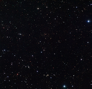 Fjerne stjerner og galakser afsløres