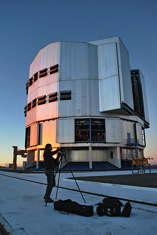 VLT Laser Guide Star poses for 