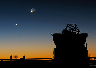 Sunset view at Paranal with Moon, Venus and an AT
