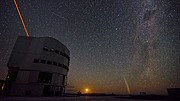 Das Paranal-Observatorium der ESO bei Nacht