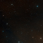 Visión de campo amplio alrededor del lejano cúmulo CL J1449+0856