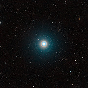 Širokouhlý pohled na hvězdu Tau Bootis