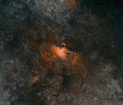 Image de la Nébuleuse de l'Aigle issue du Digitized Sky Survey Cette image est un composite couleurs de la Nébuleuse de l'Aigle (M16) réalisé à partir de photographies issues du Digitized Sky Survey 2 (DSS2). Le champ de vue est approximativement de 3.8 x