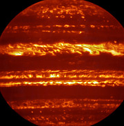 Jupiter na snímku pořízeném pomocí přístroje VISIR a dalekohledu VLT