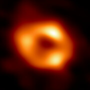 Første billede af vores supertunge sorte hul