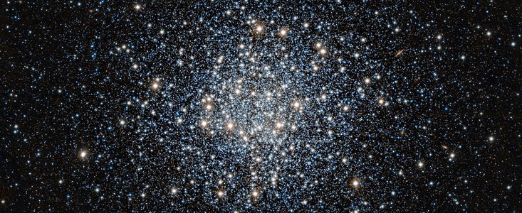 Immagine infrarossa dell'ammasso globulare Messier 55 ottenuta da VISTA
