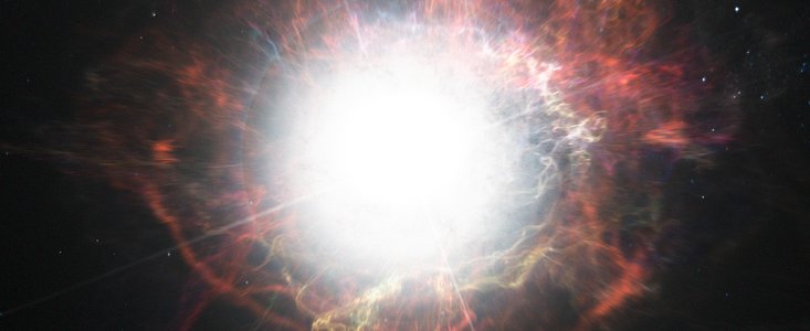 Vue d'artiste de la formation de poussière dans l'environnement d'une supernova