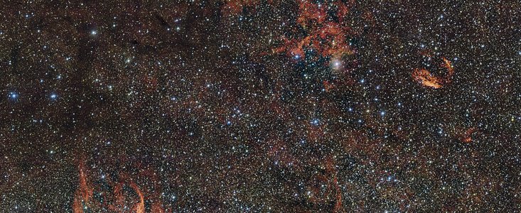 De hemel rond het stervormingsgebied RCW 106