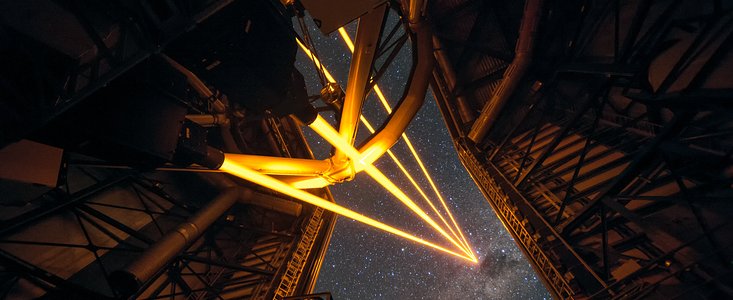 Das leistungsstärkste Laserleitstern-System der Welt sieht erstes Licht am Paranal-Observatorium
