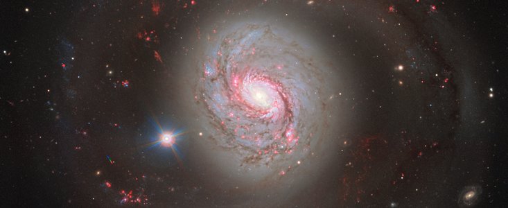 Häikäisevän kaunis galaksi Messier77