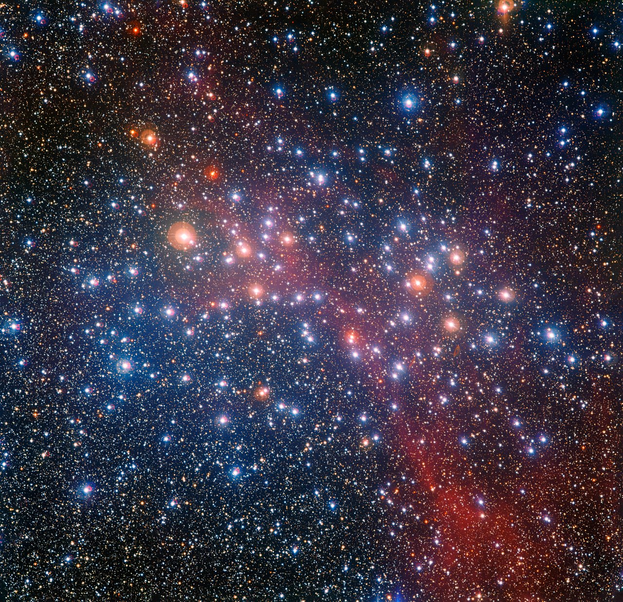 El telescopio MPG/ESO de 2,2 metros, instalado en el Observatorio La Silla de ESO, en Chile, ha captado una colorida imagen del brillante cúmulo estelar NGC 3532. Algunas de las estrellas aún brillan con un color azulado, lo cual nos dice que están calientes, pero muchas de las estrellas más masivas se han convertido en gigantes rojas y resplandecen en ricas tonalidades anaranjadas.