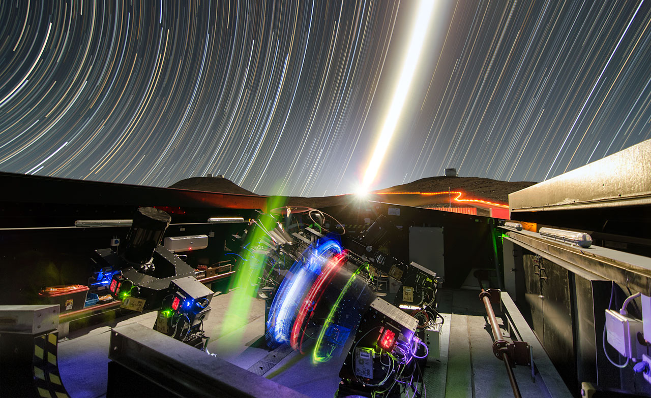 El conjunto NGTS (Next-Generation Transit Survey, la nueva generación en el sondeo de tránsitos) se encuentra en el Observatorio Paranal de ESO, en el norte de Chile. Este proyecto buscará exoplanetas en tránsito, planetas que pasan frente a su estrella anfitriona y, por lo tanto, producen un ligero oscurecimiento en la luz de la estrella que puede ser detectada por instrumentos sensibles. Los telescopios se centrarán en descubrir planetas del tamaño de Neptuno y más pequeños, con diámetros de entre dos y ocho veces el de la Tierra.