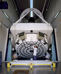NTT-teleskooppi (New Technology Telescope) toimi aktiivisen optiikan edelläkävijänä.