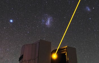 Como é operado o Very Large Telescope?