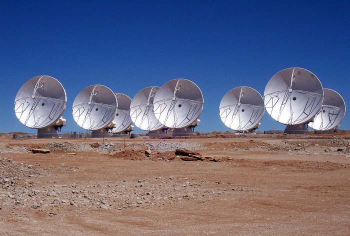 8 af ALMA-antennerne på Chajnantor