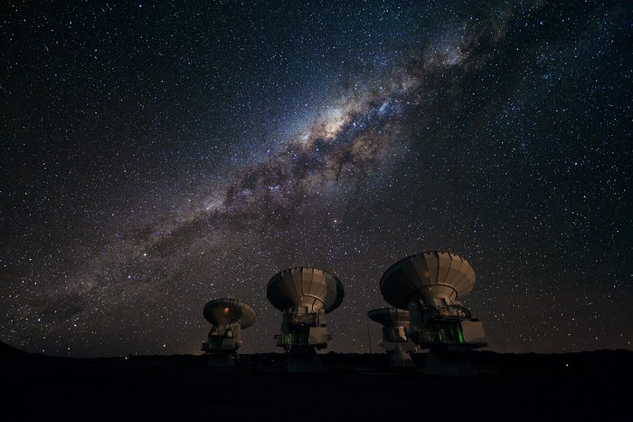 Cuatro antenas de ALMA en el llano de Chajnantor