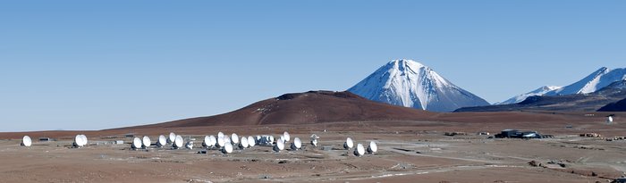 Halvvägs för ALMA: 33 antenner på Chajnantor