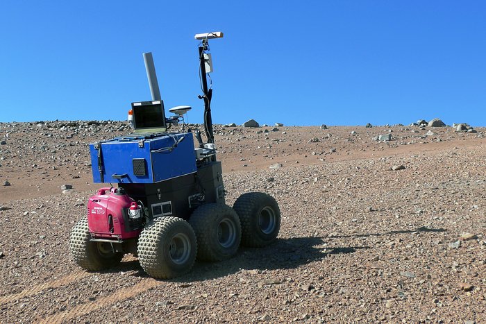El vehículo autónomo Seeker, de la ESA, durante sus pruebas en Paranal