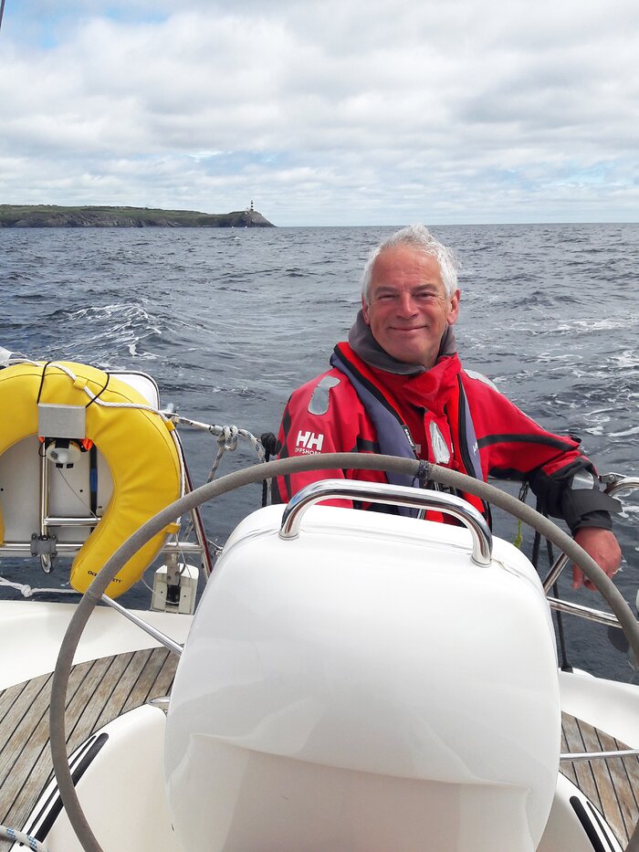 El presidente del Consejo de ESO, Tom Ray, navegando