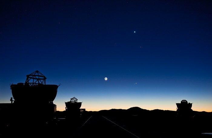 Planetary conjunction over Paranal