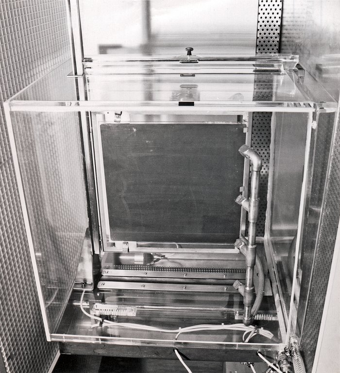 Hypersensitisation tank for Schmidt plates