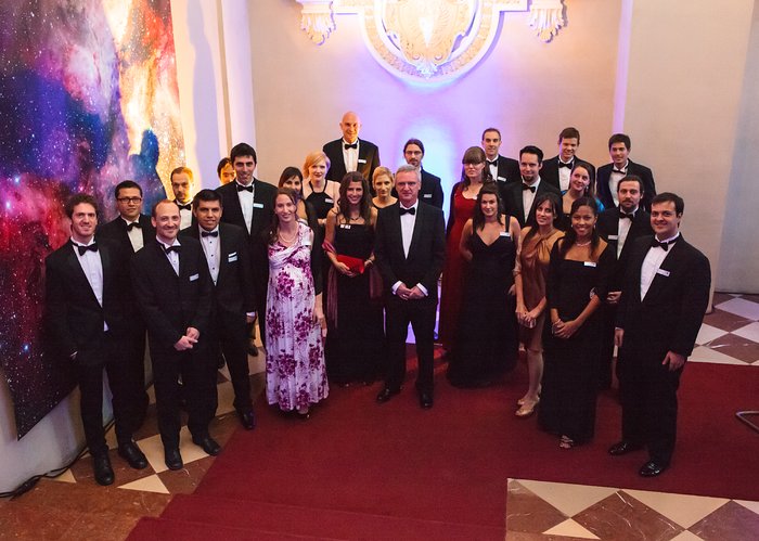 Tim de Zeeuw with ESO students and fellows at the ESO 50th anniversary gala event