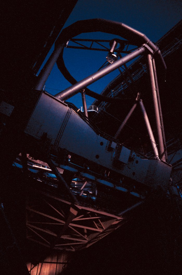 El Telescopio Kueyen prepara para observar