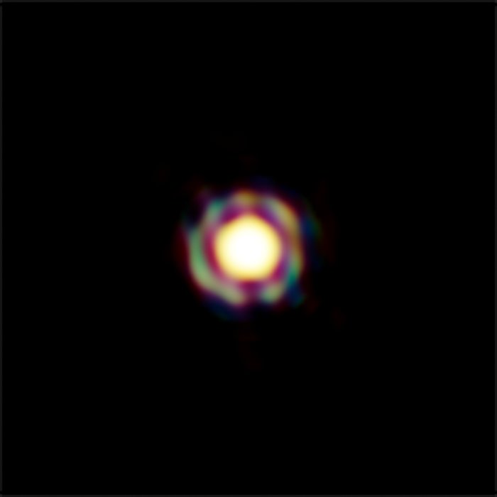 A estrela T Leporis vista com o VLTI