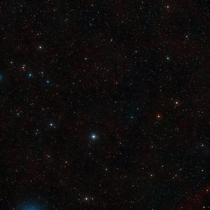 Vidvinkelbild av himlen omkring jätteklumpen LAB-1