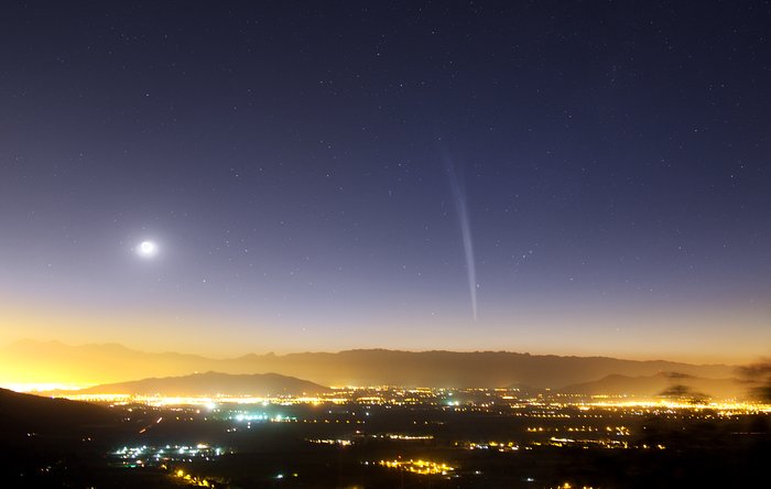 Christmas Comet Lovejoy seen over Santiago