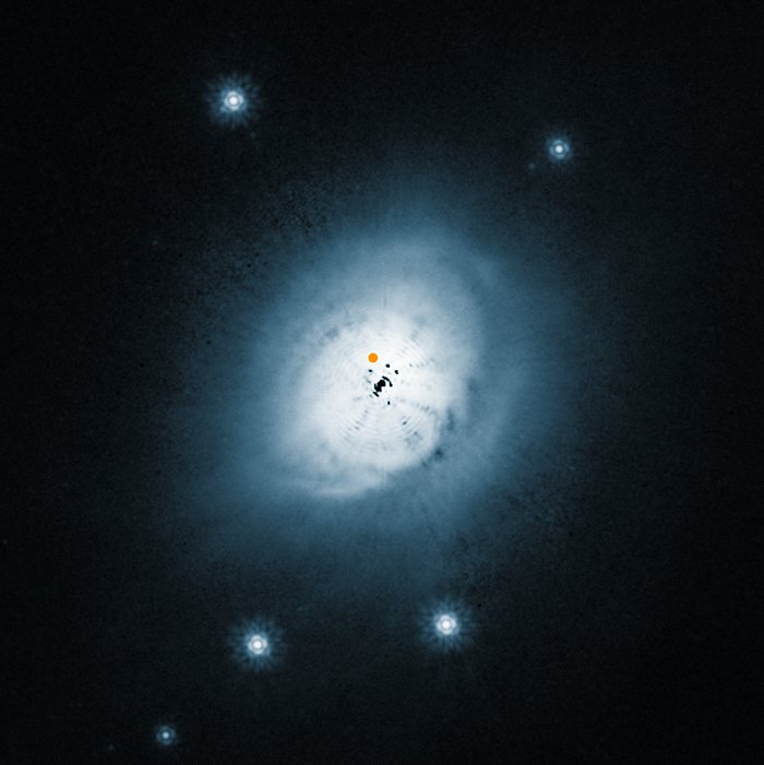 Veduta del disco che circonda la giovane stella HD 100546 ottenuta dal telescopio spaziale Hubble della NASA/ESA