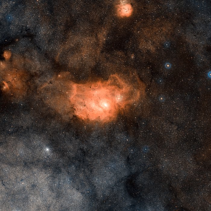 Vidvinkelbild av Lagunnebulosan