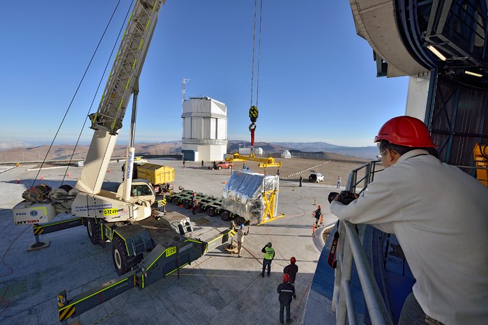 El instrumento MUSE durante su instalación en el Observatorio Paranal de ESO 